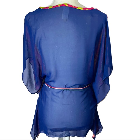 Bright Stylish Blouse - Picture 3 of 11